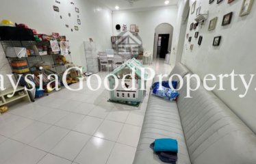 Taman Molek 1.5 Storey For Sale